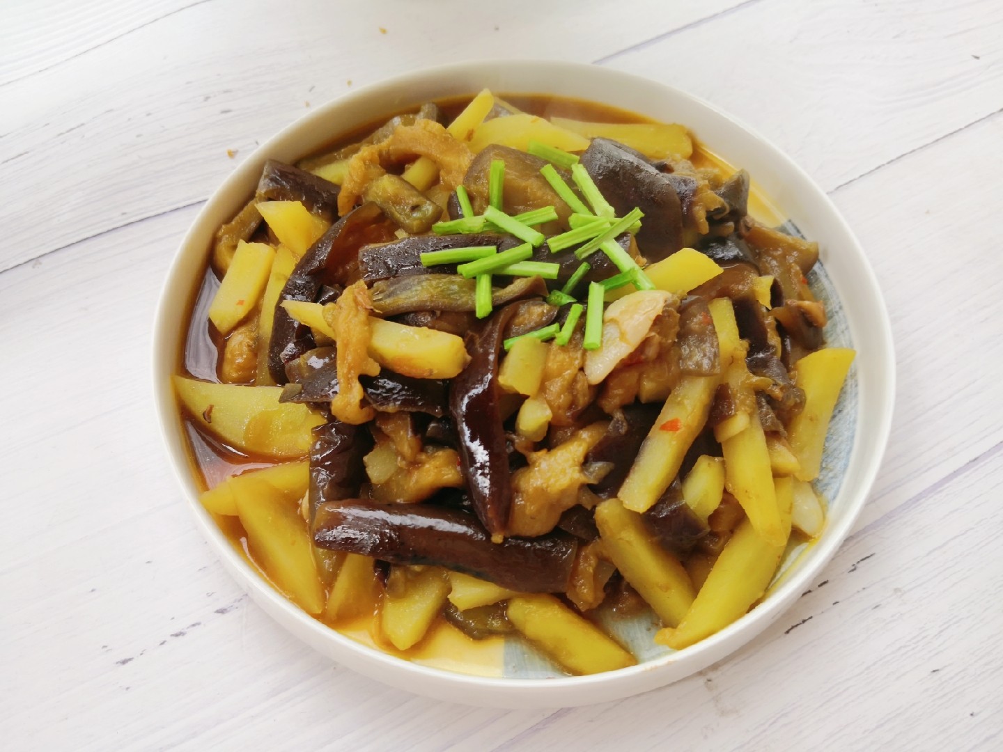 風(fēng)味茄子的做法-香辣味炒菜譜-易網(wǎng)健康養(yǎng)生網(wǎng) 風(fēng)味茄子的做法-香辣味炒菜譜