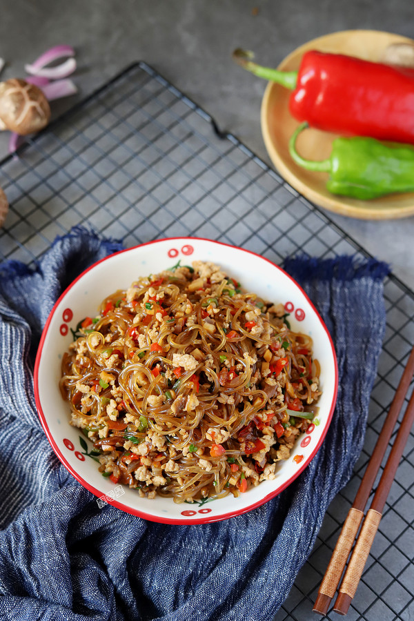 香菇肉末粉絲的做法-家常味炒菜譜-易網(wǎng)健康養(yǎng)生網(wǎng) 香菇肉末粉絲的做法-家常味炒菜譜