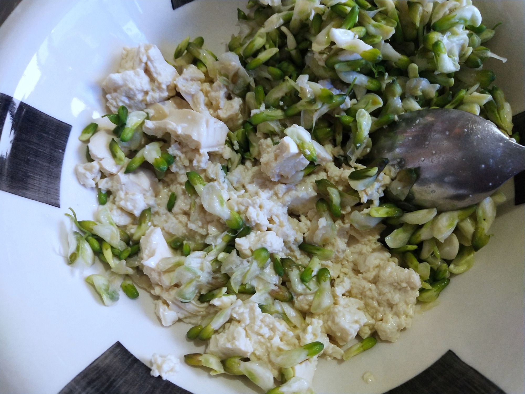槐花拌豆腐的做法-家常味煮菜譜
