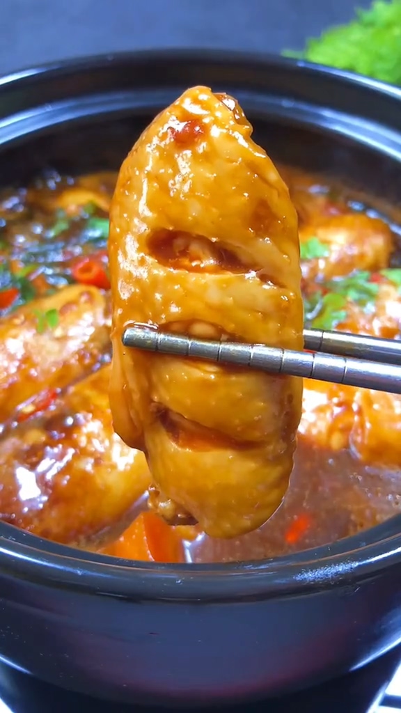 三汁雞翅燜鍋的做法-咸鮮味燜菜譜-易網(wǎng)健康養(yǎng)生網(wǎng) 三汁雞翅燜鍋的做法-咸鮮味燜菜譜