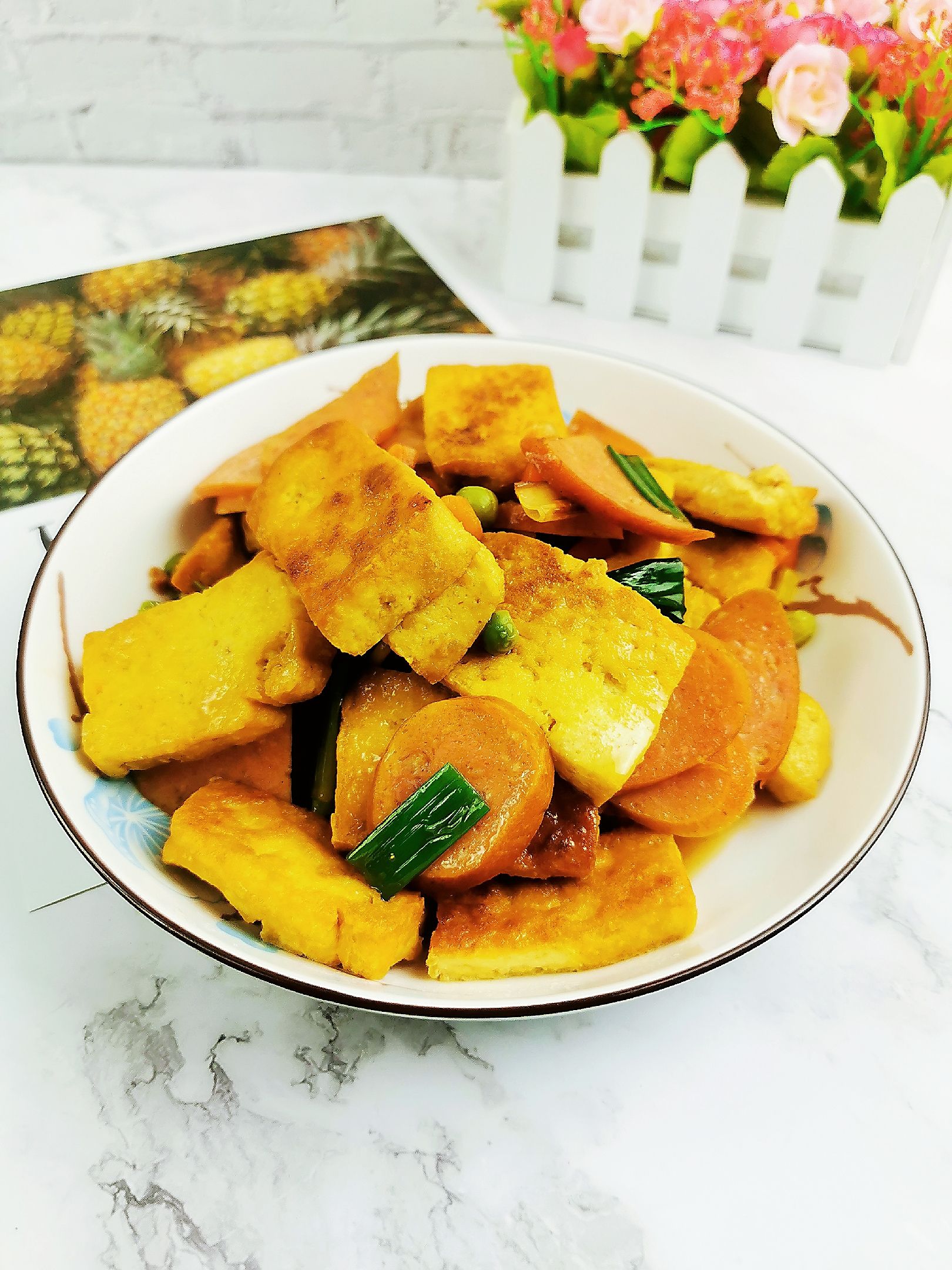 豆腐炒香腸的做法-咸鮮味炒菜譜-易網(wǎng)健康養(yǎng)生網(wǎng) 豆腐炒香腸的做法-咸鮮味炒菜譜