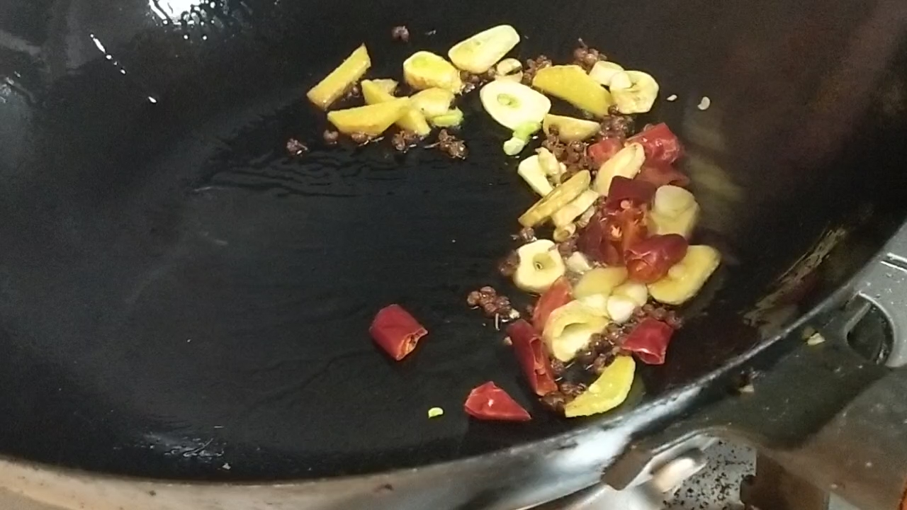 香辣蝦的做法-香辣味炸菜譜-易網健康養生網 香辣蝦的做法-香辣味炸菜譜