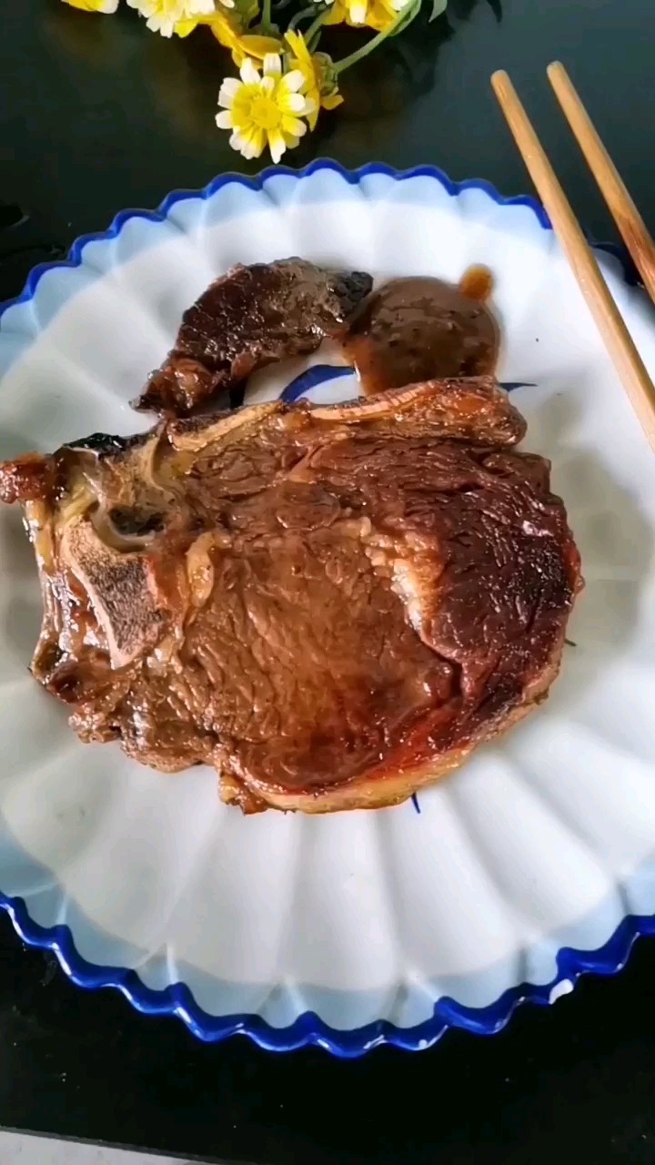 簡單美味的原切戰斧牛排的做法-咸鮮味煎菜譜