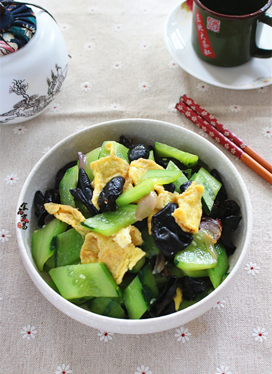 黃瓜雞蛋炒木耳的做法-家常味炒菜譜-易網健康養生網 黃瓜雞蛋炒木耳的做法-家常味炒菜譜