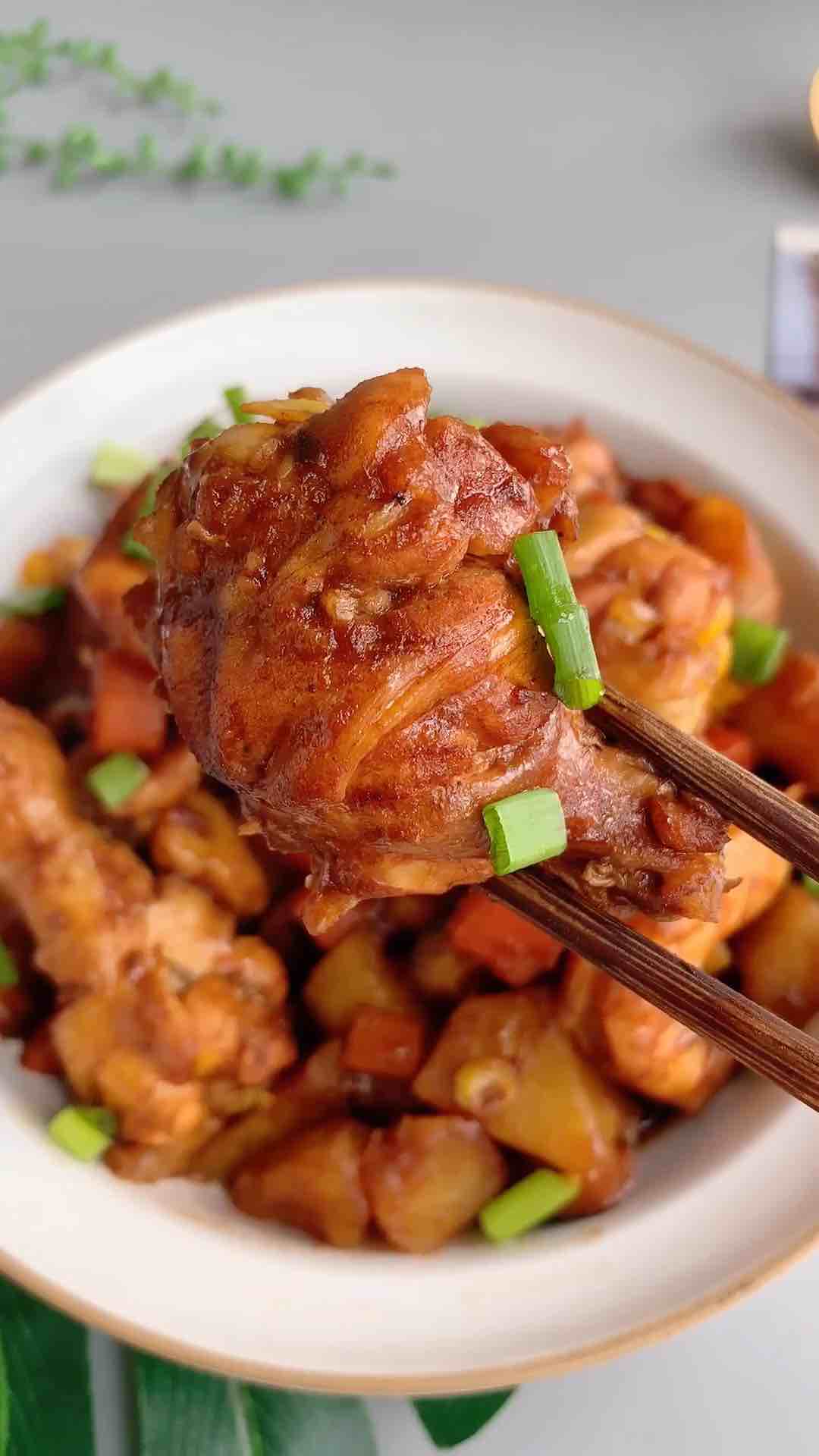 鮮蝦雞腿煲的做法-咸鮮味燉菜譜-易網健康養生網 鮮蝦雞腿煲的做法-咸鮮味燉菜譜
