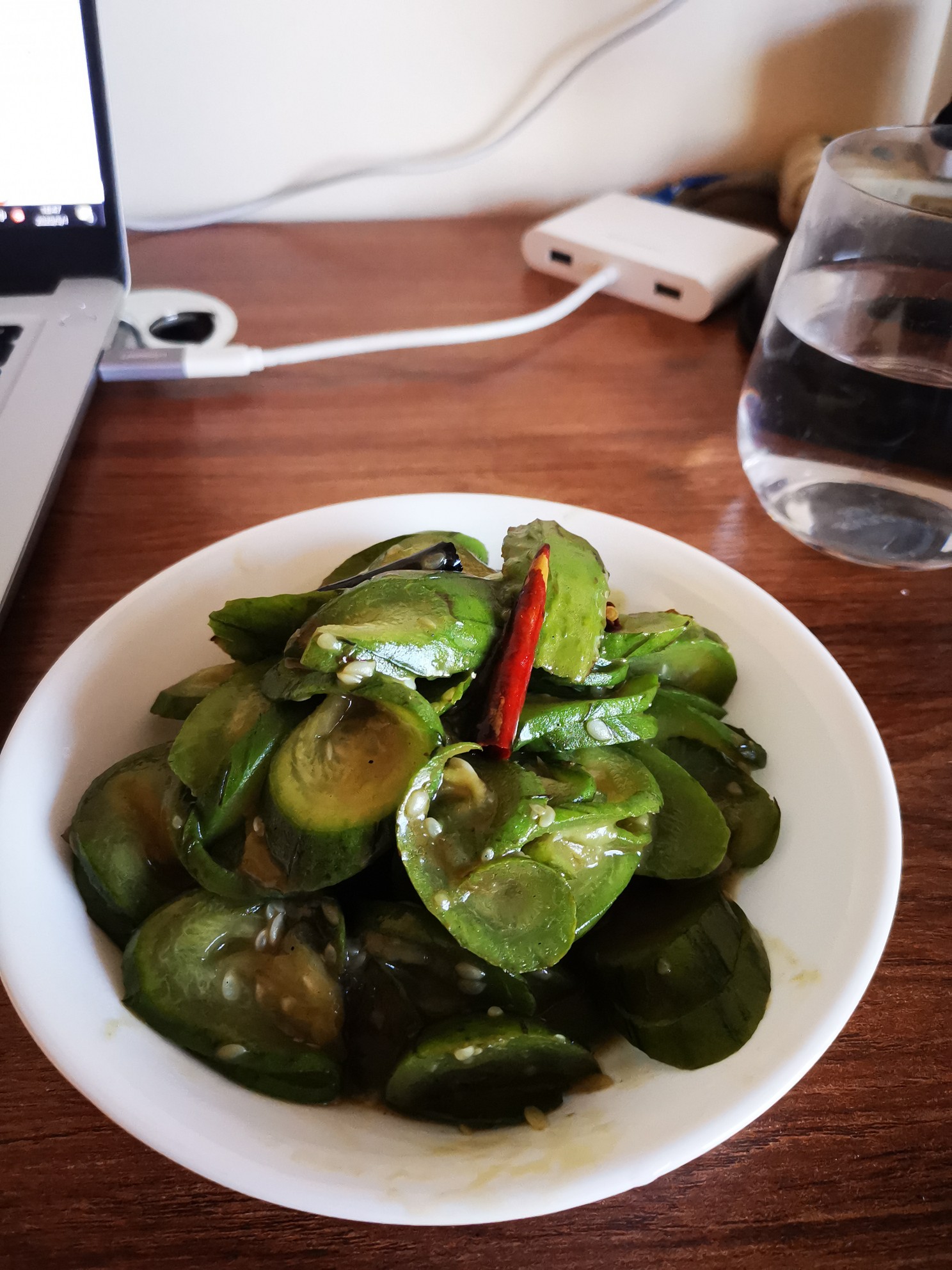 干椒炒絲瓜的做法-家常味炒菜譜-易網健康養生網 干椒炒絲瓜的做法-家常味炒菜譜