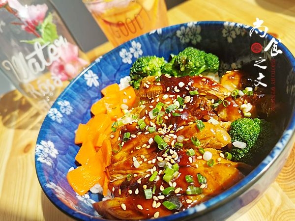 超級(jí)好吃噠照燒雞腿飯~~的做法-咸鮮味燒菜譜-易網(wǎng)健康養(yǎng)生網(wǎng) 超級(jí)好吃噠照燒雞腿飯~~的做法-咸鮮味燒菜譜