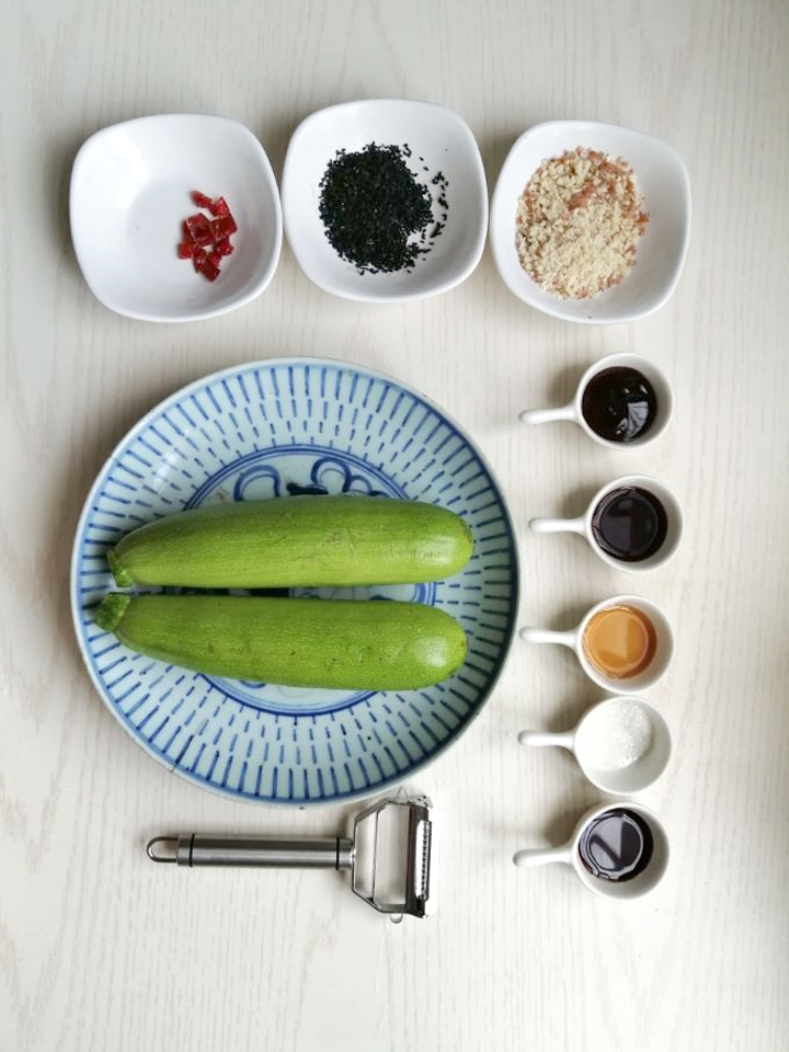 涼拌西葫蘆的做法-咸鮮味拌菜譜-易網<a href=http://m.aoa7937.com/ target=_blank class=infotextkey>健康養生</a>網 涼拌西葫蘆的做法-咸鮮味拌菜譜