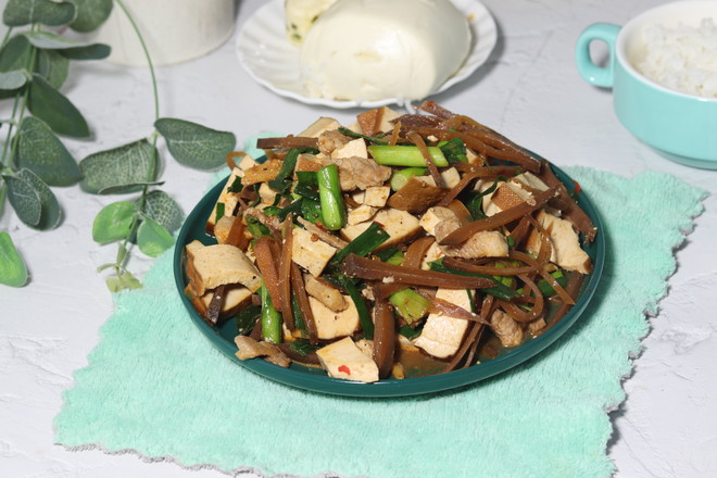 襄陽大頭菜炒豆干的做法-家常味炒菜譜-易網(wǎng)健康養(yǎng)生網(wǎng) 襄陽大頭菜炒豆干的做法-家常味炒菜譜