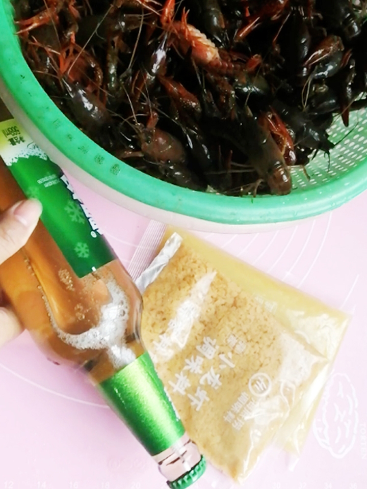蒜蓉小龍蝦的做法-蒜香味炒菜譜-易網(wǎng)健康養(yǎng)生網(wǎng) 蒜蓉小龍蝦的做法-蒜香味炒菜譜