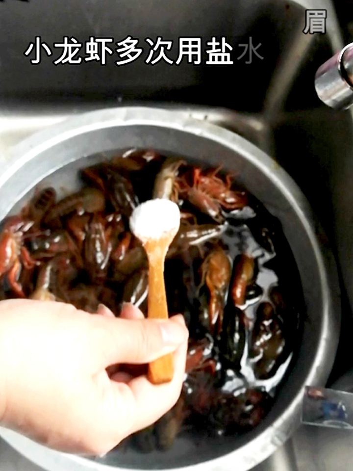 蒜蓉小龍蝦的做法-蒜香味炒菜譜-易網(wǎng)<a href=http://m.aoa7937.com/ target=_blank class=infotextkey>健康養(yǎng)生</a>網(wǎng) 蒜蓉小龍蝦的做法-蒜香味炒菜譜
