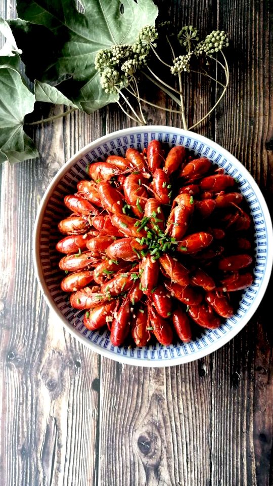 蒜蓉小龍蝦的做法-蒜香味炒菜譜-易網(wǎng)健康養(yǎng)生網(wǎng) 蒜蓉小龍蝦的做法-蒜香味炒菜譜