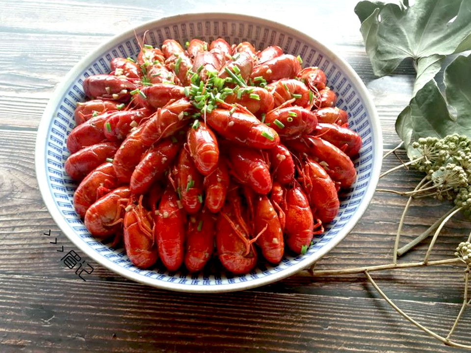 蒜蓉小龍蝦的做法-蒜香味炒菜譜-易網(wǎng)健康養(yǎng)生網(wǎng) 蒜蓉小龍蝦的做法-蒜香味炒菜譜