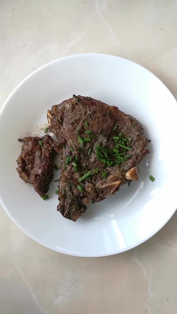 戰(zhàn)斧牛排(烤箱版)的做法-黑椒味烤菜譜-易網(wǎng)健康養(yǎng)生網(wǎng) 戰(zhàn)斧牛排(烤箱版)的做法-黑椒味烤菜譜
