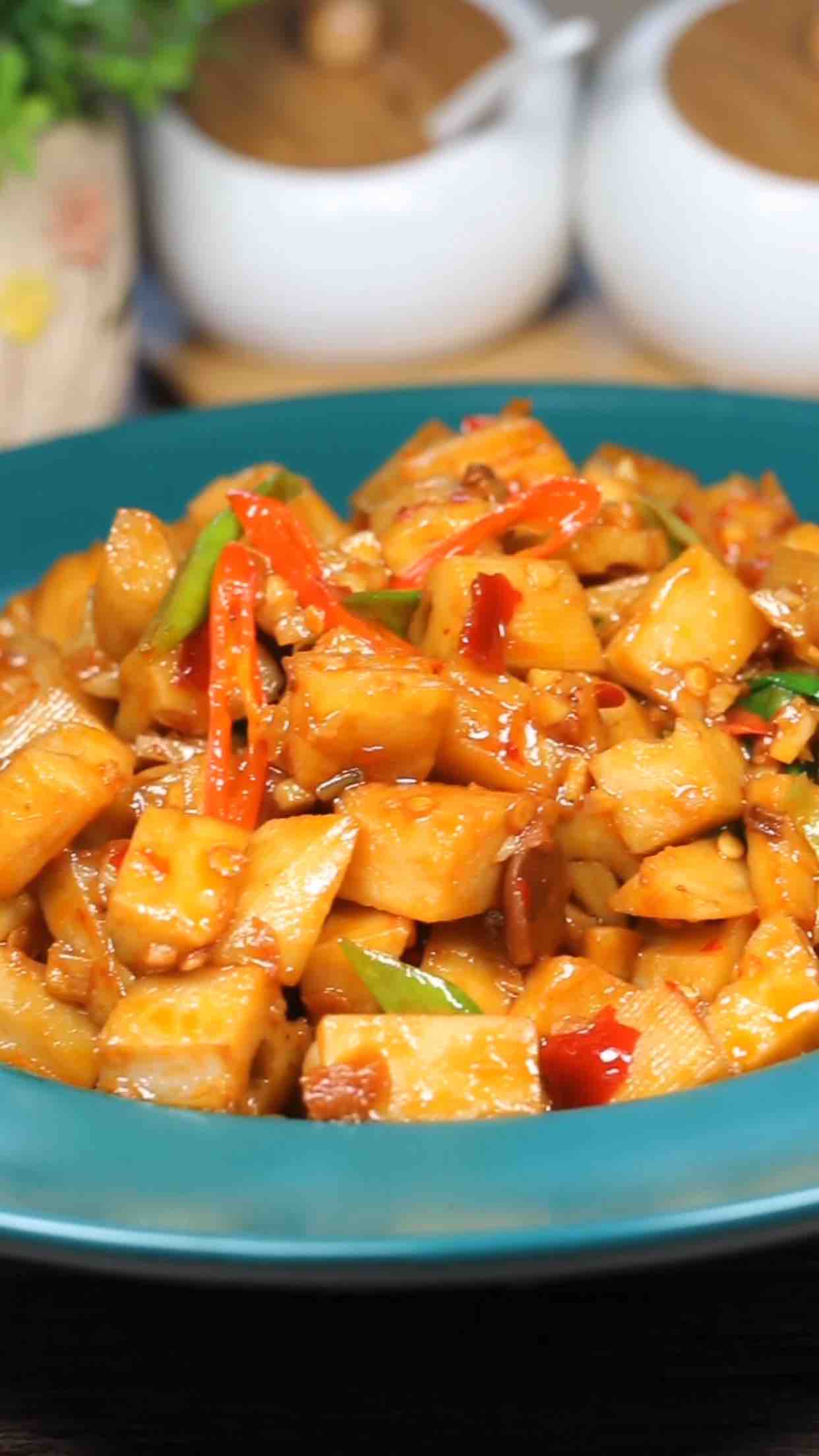 辣炒藕丁的做法-香辣味炒菜譜-易網健康養生網 辣炒藕丁的做法-香辣味炒菜譜