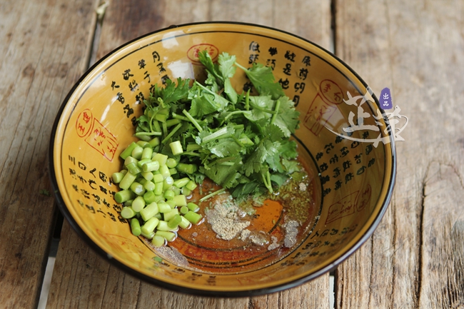 醬肉粉的做法-香辣味煮菜譜-易網(wǎng)健康養(yǎng)生網(wǎng) 醬肉粉的做法-香辣味煮菜譜