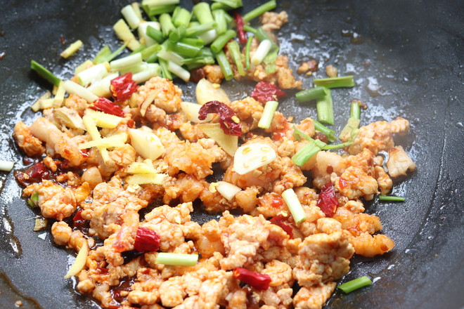 粉絲肉末包菜的做法-家常味炒菜譜-易網(wǎng)健康養(yǎng)生網(wǎng) 粉絲肉末包菜的做法-家常味炒菜譜