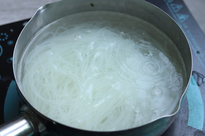 粉絲肉末包菜的做法-家常味炒菜譜-易網(wǎng)健康養(yǎng)生網(wǎng) 粉絲肉末包菜的做法-家常味炒菜譜