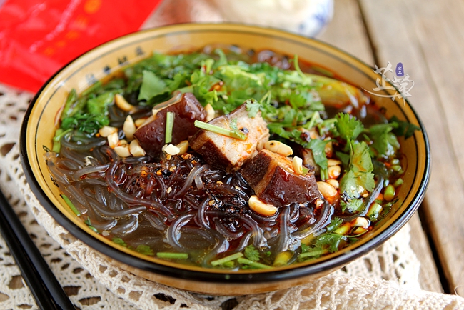 醬肉粉的做法-香辣味煮菜譜-易網(wǎng)健康養(yǎng)生網(wǎng) 醬肉粉的做法-香辣味煮菜譜