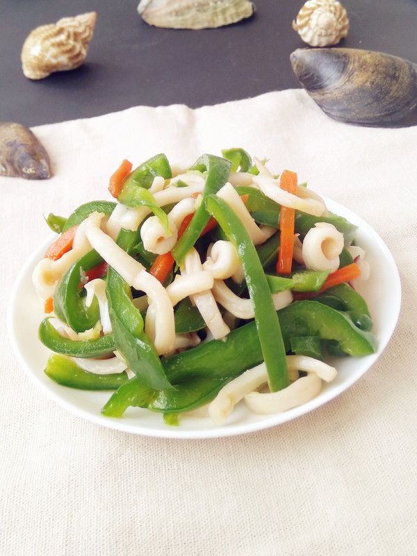 魷魚炒辣椒的做法-咸鮮味炒菜譜-易網(wǎng)健康養(yǎng)生網(wǎng) 魷魚炒辣椒的做法-咸鮮味炒菜譜
