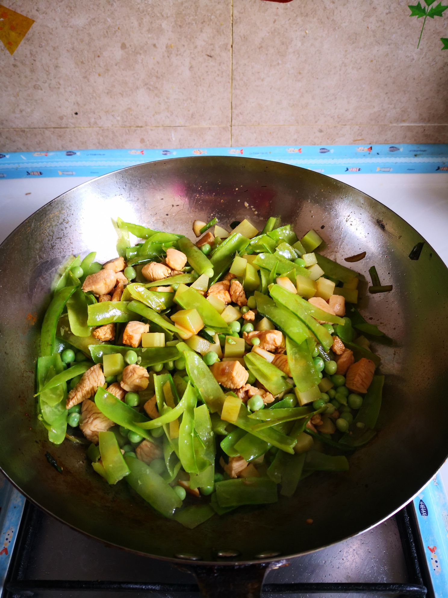雞丁炒青筍豌豆的做法-家常味炒菜譜