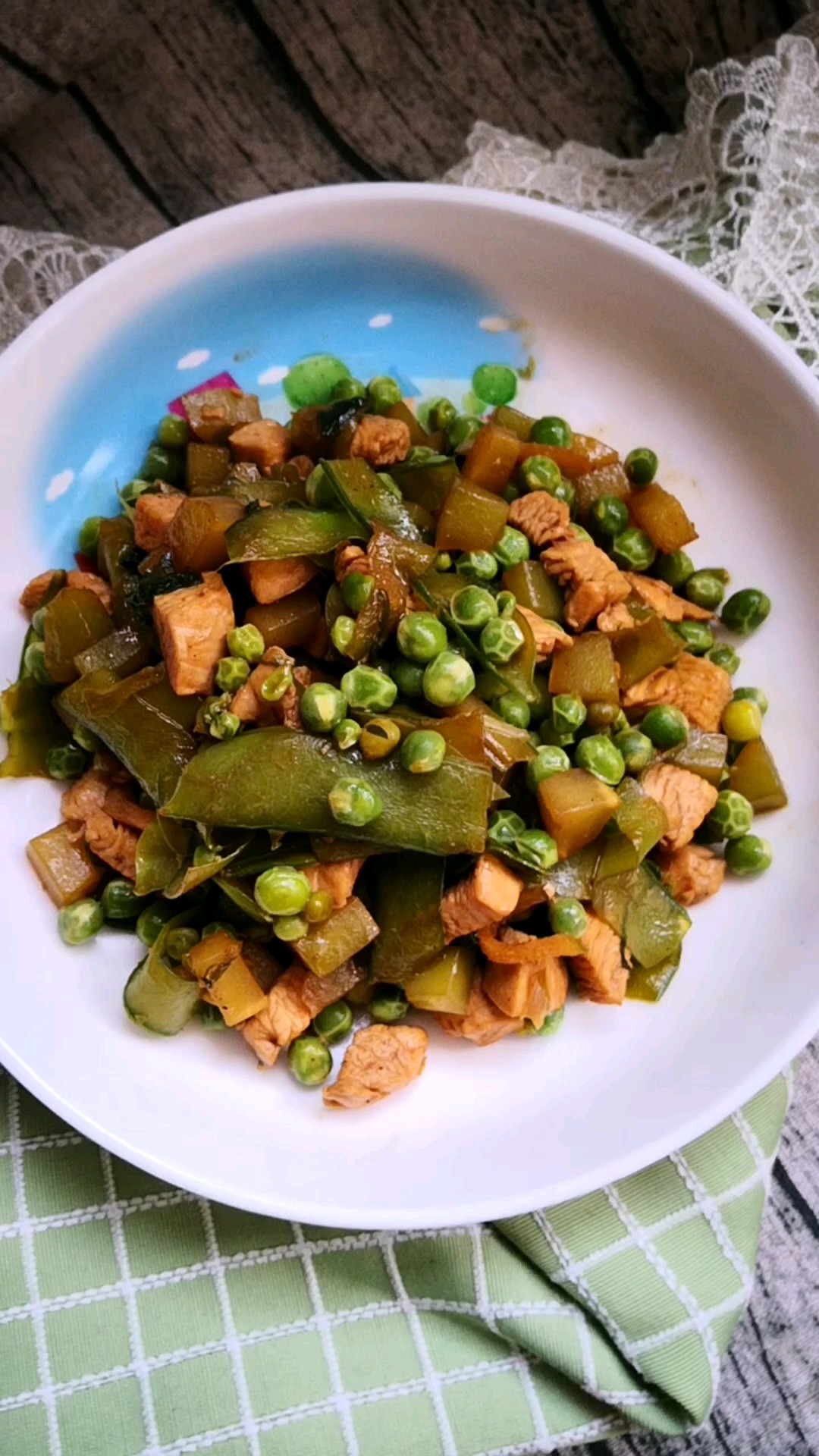 雞丁炒青筍豌豆的做法-家常味炒菜譜