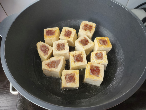 豆腐釀肉的做法-家常味煎菜譜-易網(wǎng)健康養(yǎng)生網(wǎng) 豆腐釀肉的做法-家常味煎菜譜