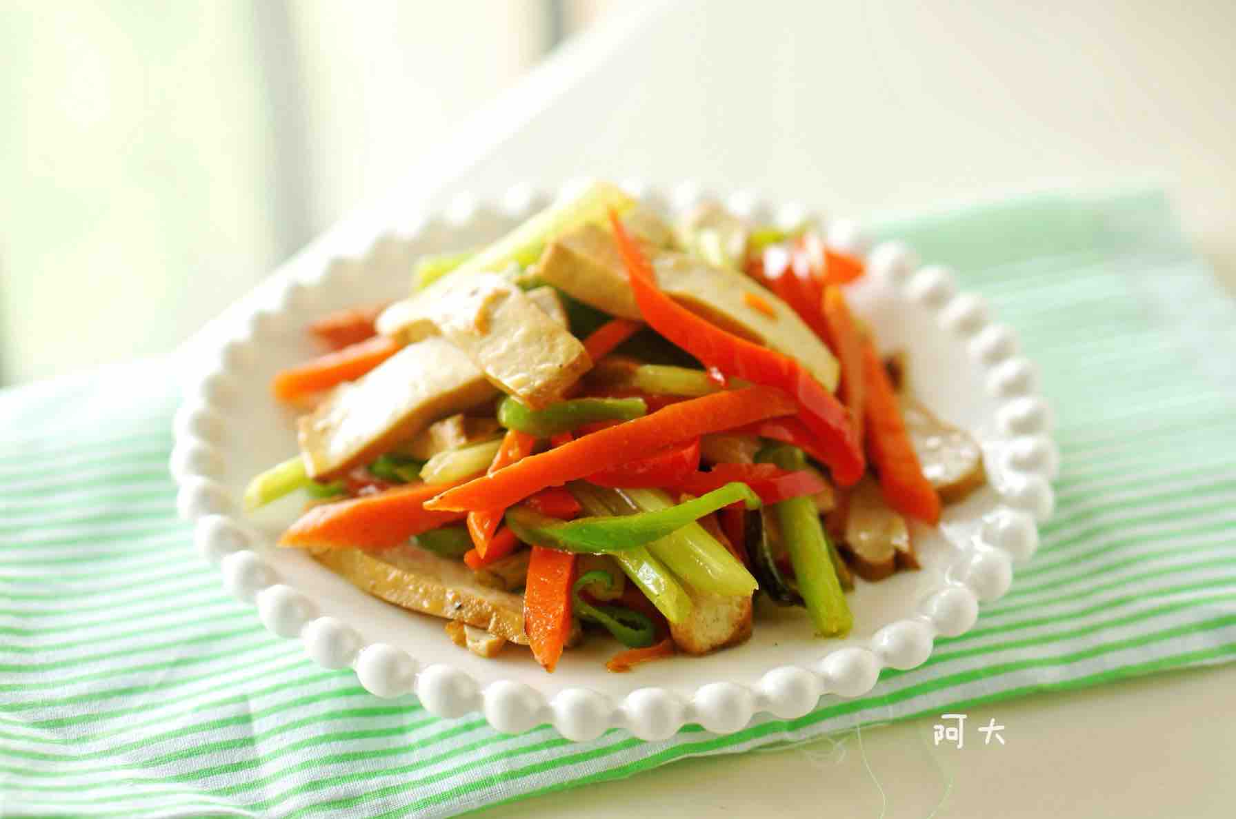 雜蔬香干的做法-家常味炒菜譜-易網(wǎng)健康養(yǎng)生網(wǎng) 雜蔬香干的做法-家常味炒菜譜