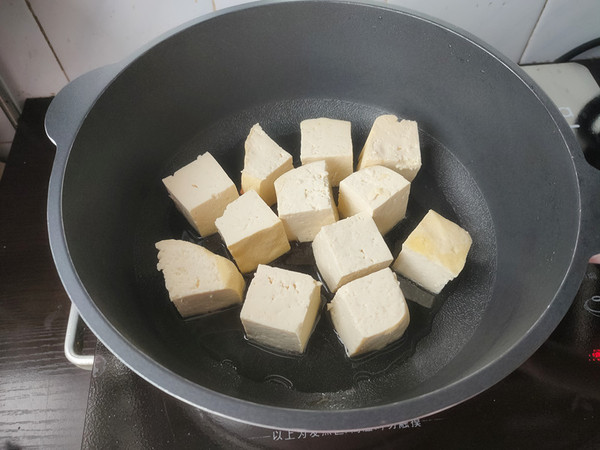豆腐釀肉的做法-家常味煎菜譜-易網(wǎng)健康養(yǎng)生網(wǎng) 豆腐釀肉的做法-家常味煎菜譜