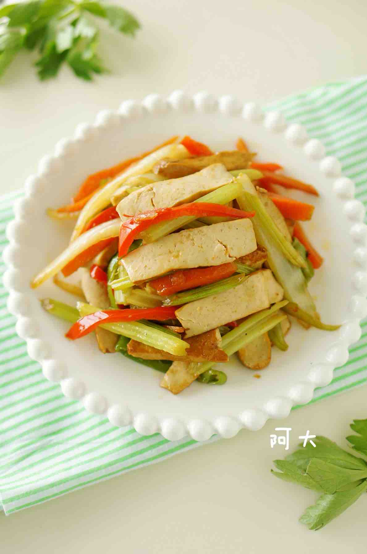 雜蔬香干的做法-家常味炒菜譜-易網(wǎng)健康養(yǎng)生網(wǎng) 雜蔬香干的做法-家常味炒菜譜