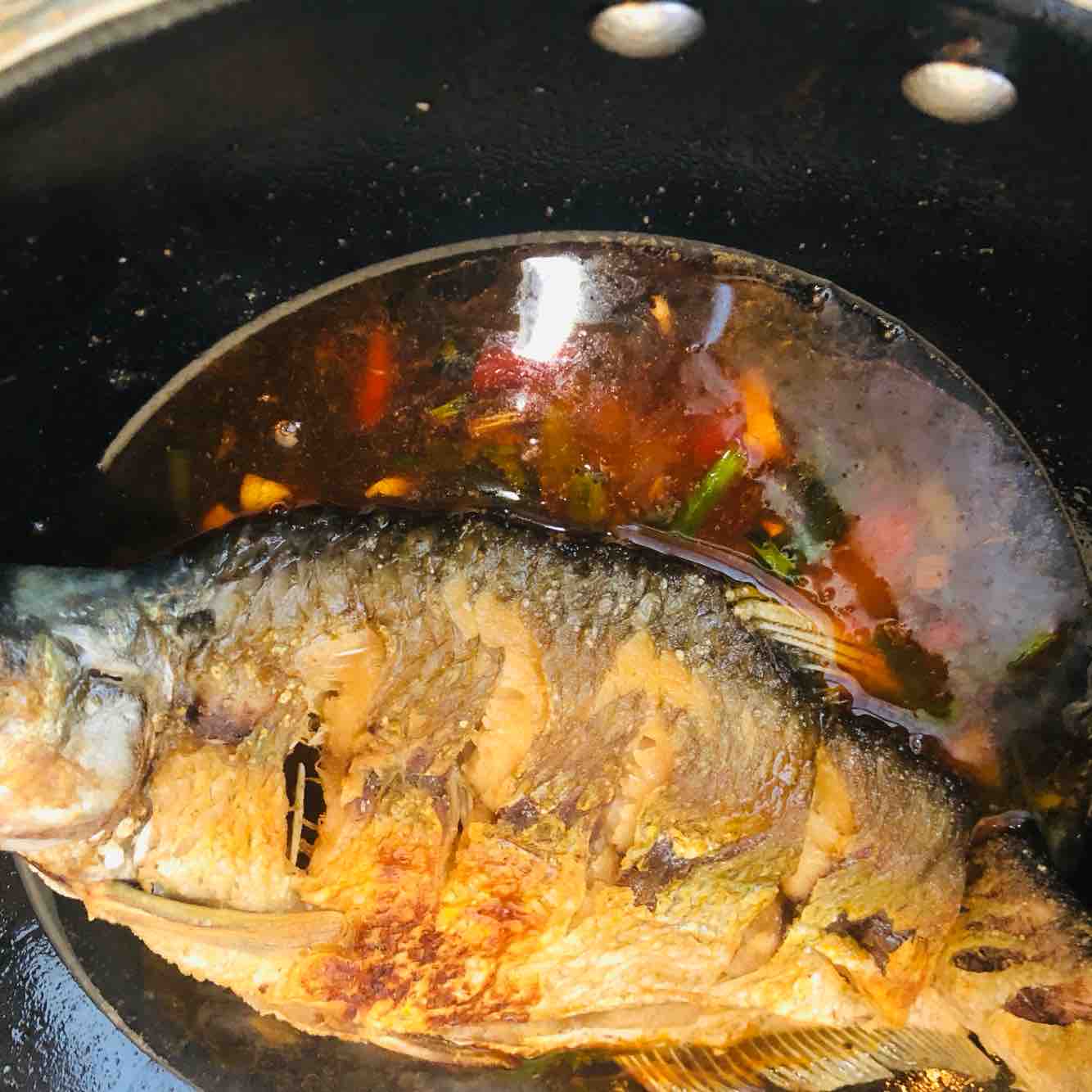 紅燒鳊魚(yú)的做法-香辣味燒菜譜
