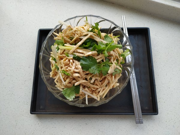 涼拌豆腐絲的做法-家常味拌菜譜-易網健康養(yǎng)生網 涼拌豆腐絲的做法-家常味拌菜譜