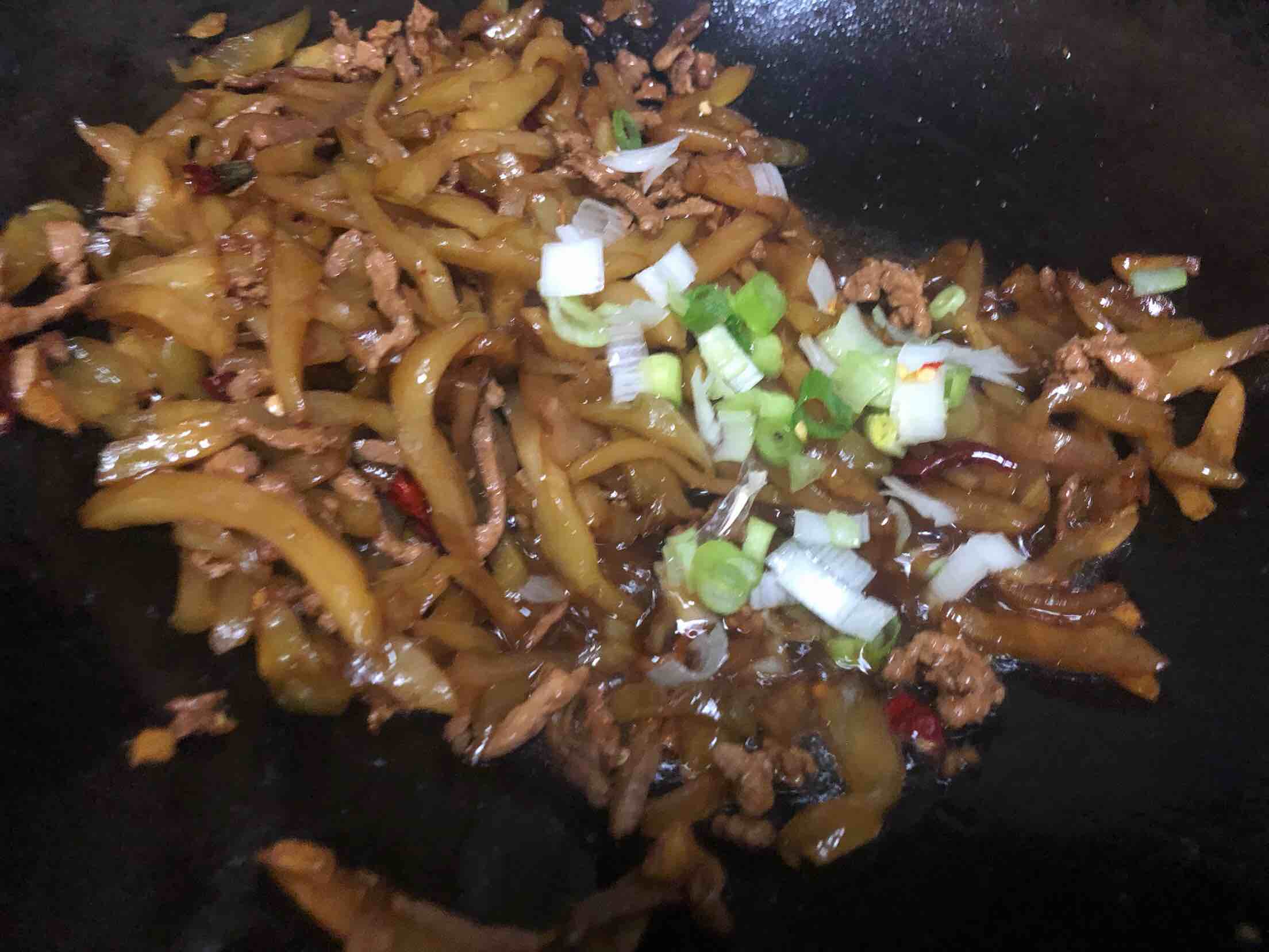 榨菜肉絲的做法-家常味炒菜譜