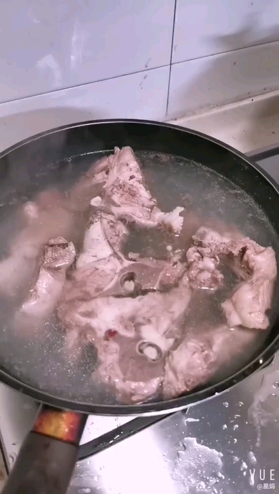 蘿卜燉牛骨的做法-家常味燉菜譜
