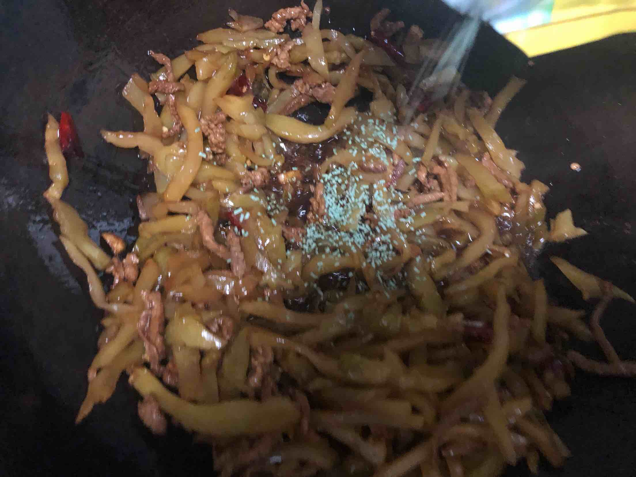 榨菜肉絲的做法-家常味炒菜譜