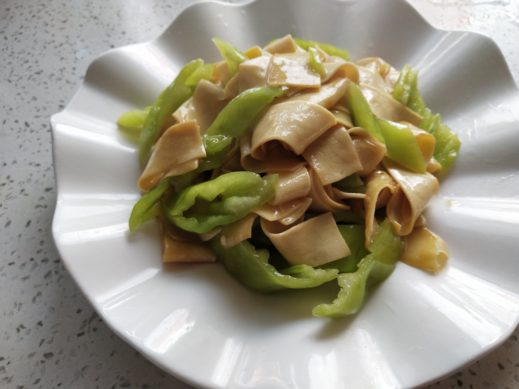 尖椒干豆腐的做法-咸鮮味炒菜譜-易網健康養生網 尖椒干豆腐的做法-咸鮮味炒菜譜