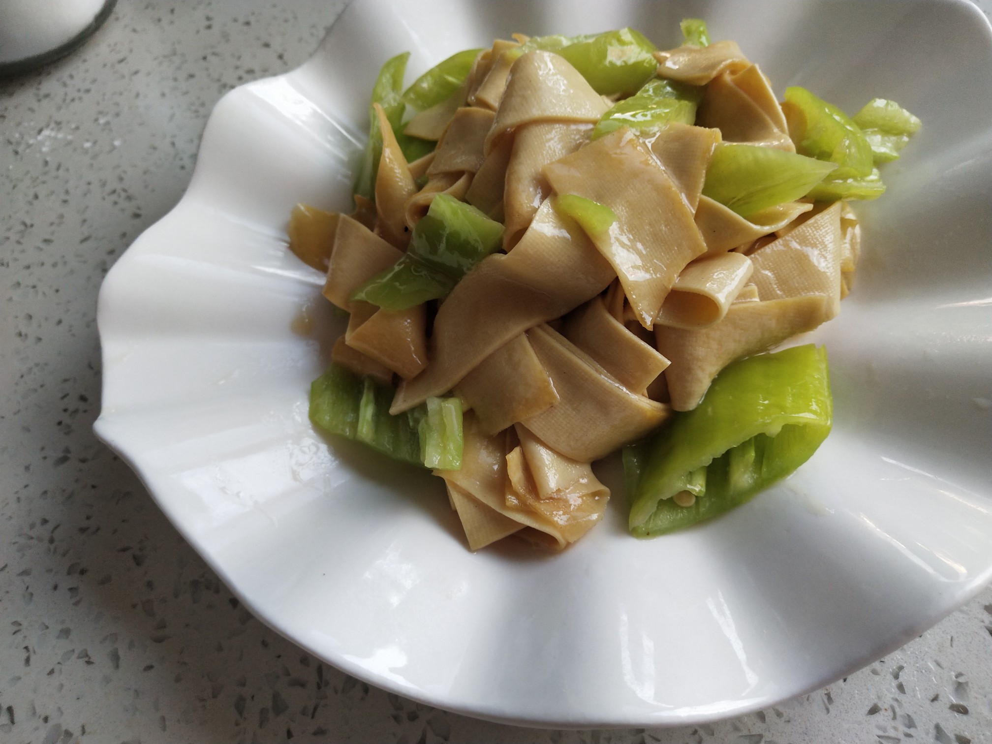 尖椒干豆腐的做法-咸鮮味炒菜譜-易網健康養生網 尖椒干豆腐的做法-咸鮮味炒菜譜