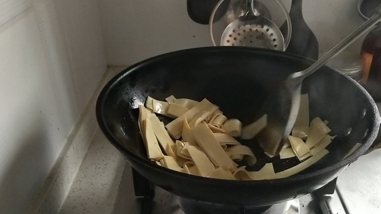 尖椒干豆腐的做法-咸鮮味炒菜譜-易網健康養生網 尖椒干豆腐的做法-咸鮮味炒菜譜