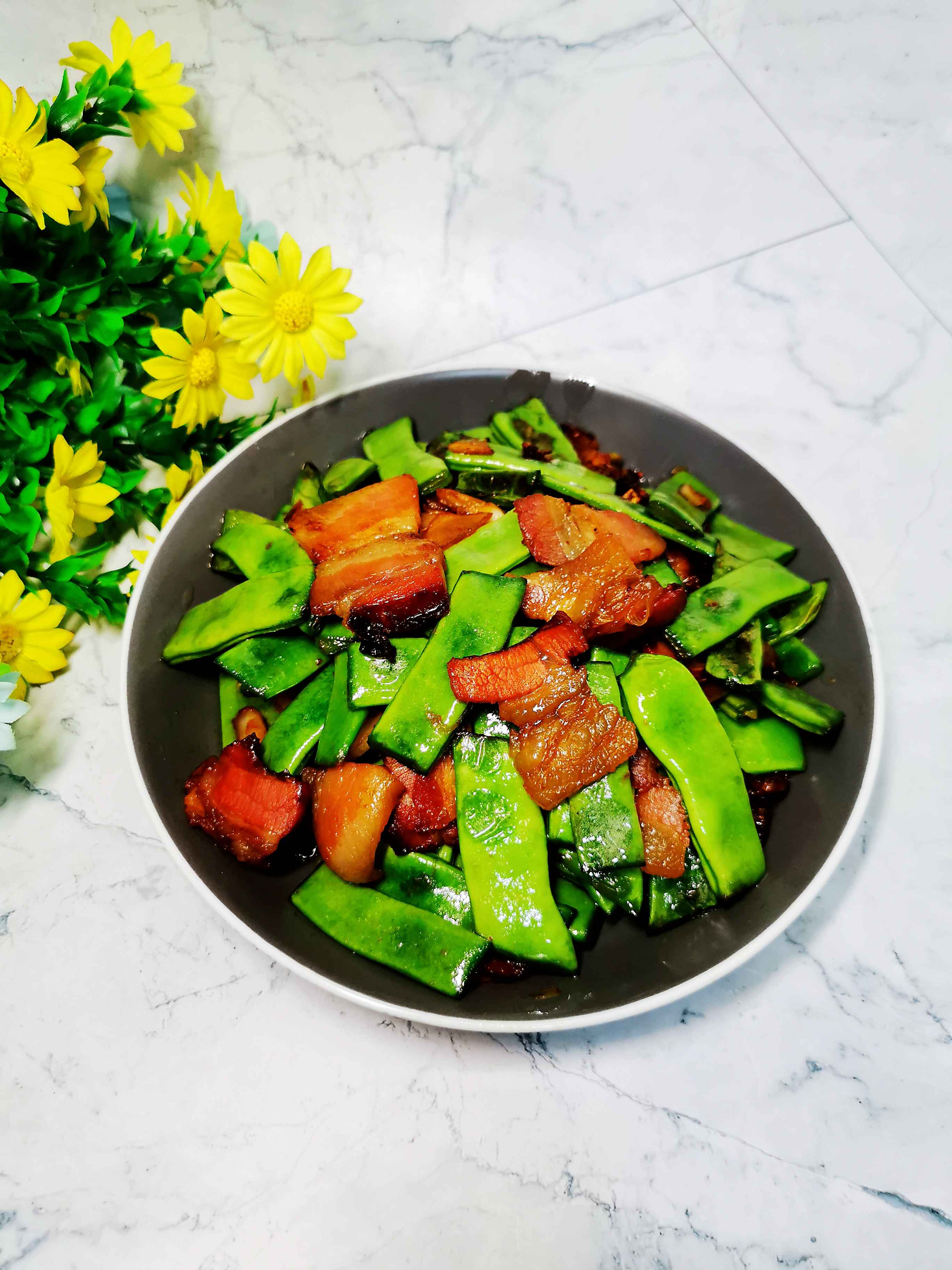 扁豆角炒臘肉的做法-咸鮮味炒菜譜-易網健康養生網 扁豆角炒臘肉的做法-咸鮮味炒菜譜
