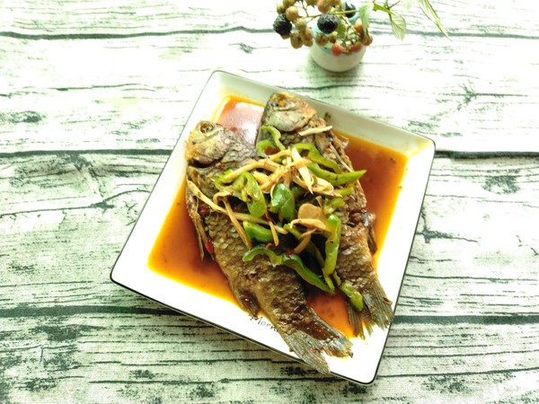 仔姜青椒鯽魚的做法-香辣味燒菜譜-易網健康養生網 仔姜青椒鯽魚的做法-香辣味燒菜譜