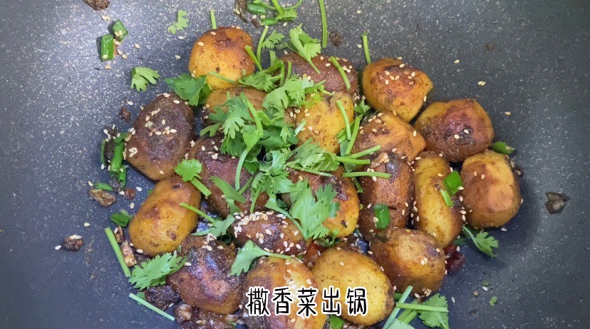 外脆里糯，秒殺路邊攤的香煎小土豆的做法-其它口味煎菜譜