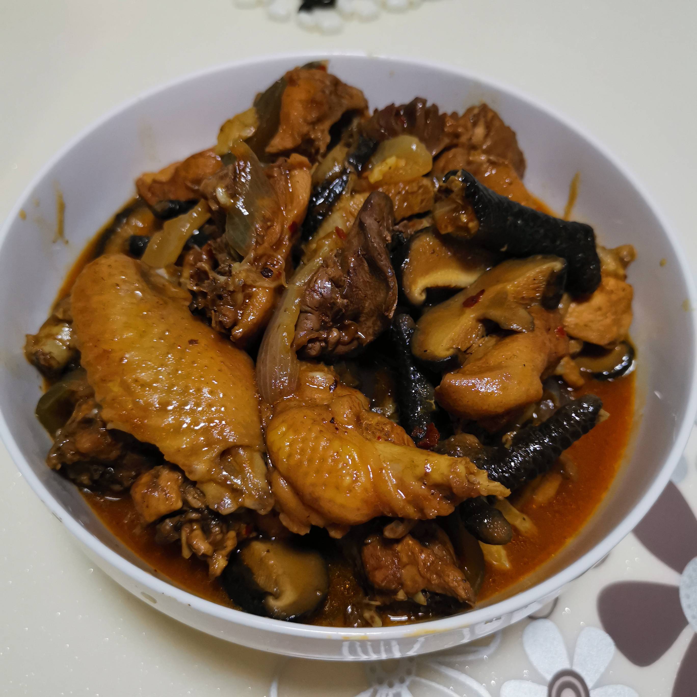 洋蔥冬菇燜雞的做法-咸鮮味燜菜譜-易網健康養生網 洋蔥冬菇燜雞的做法-咸鮮味燜菜譜