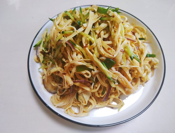 黃瓜豆皮涼拌菜的做法-家常味拌菜譜-易網健康養生網 黃瓜豆皮涼拌菜的做法-家常味拌菜譜