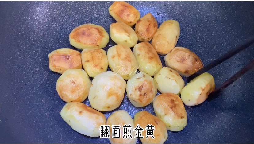 外脆里糯，秒殺路邊攤的香煎小土豆的做法-其它口味煎菜譜