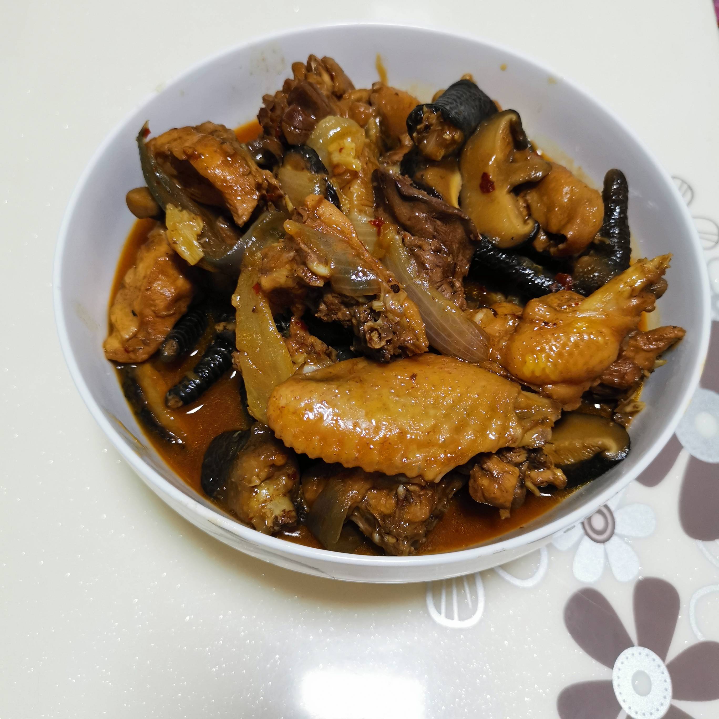 洋蔥冬菇燜雞的做法-咸鮮味燜菜譜-易網健康養生網 洋蔥冬菇燜雞的做法-咸鮮味燜菜譜