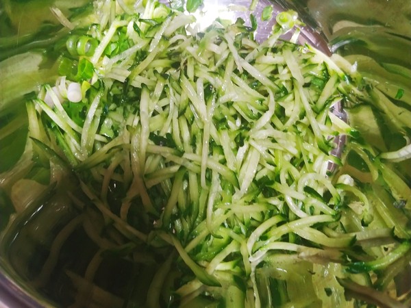 黃瓜豆皮涼拌菜的做法-家常味拌菜譜