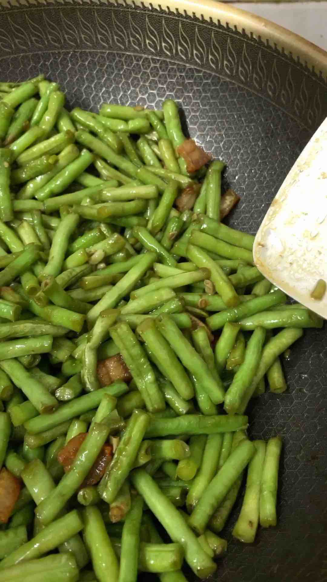 炒豆角的做法-家常味炒菜譜