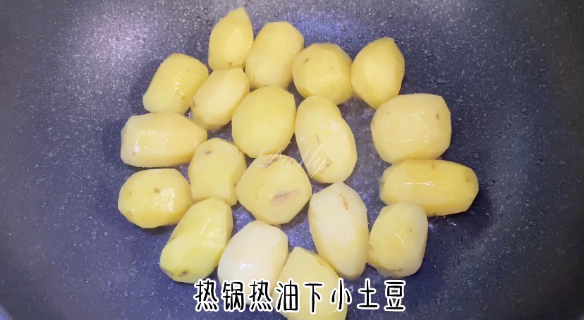 外脆里糯，秒殺路邊攤的香煎小土豆的做法-其它口味煎菜譜