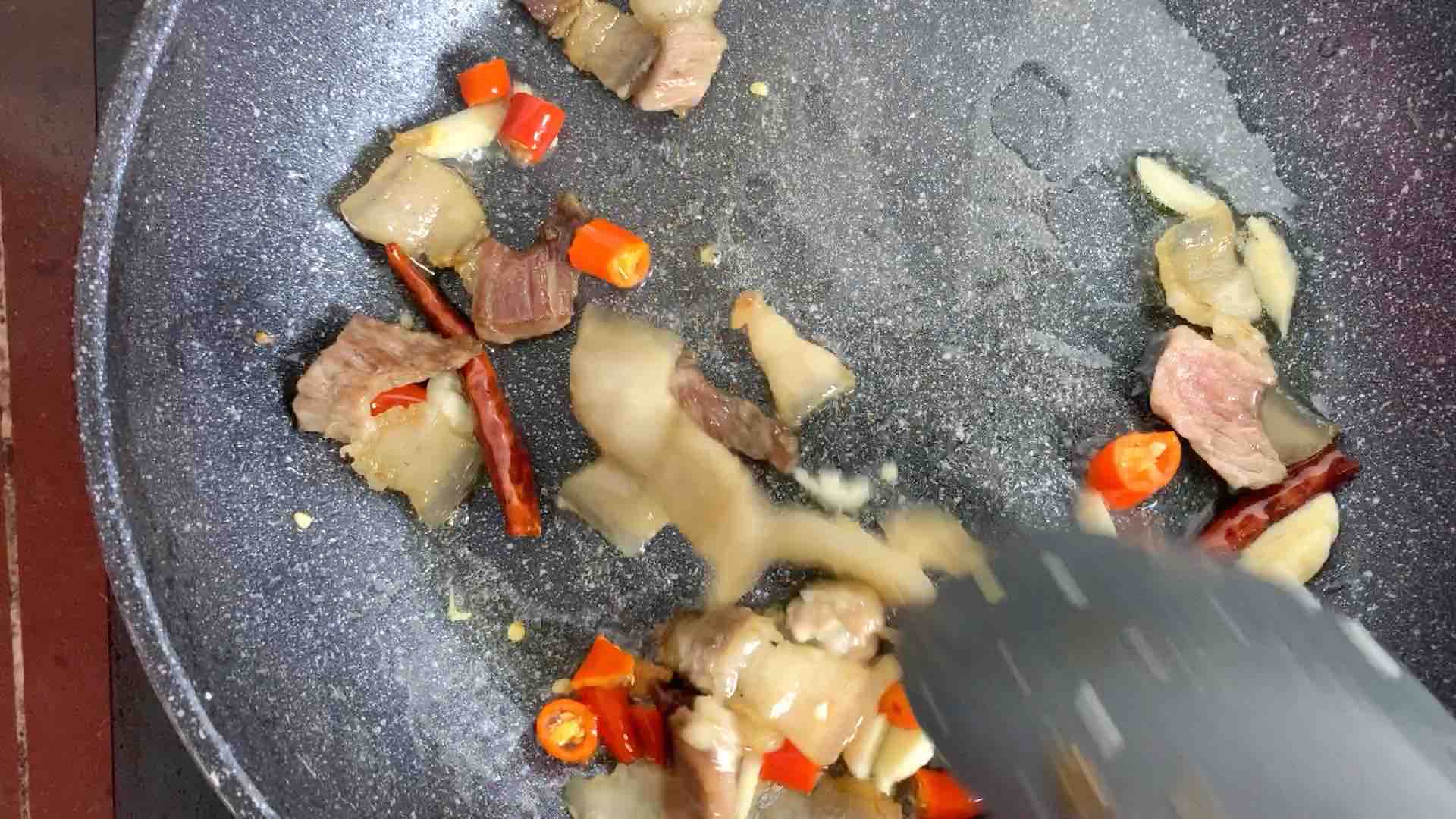 干鍋花菜，這樣做既簡(jiǎn)單又好吃，一分鐘就能學(xué)會(huì)它的做法-家常味炒菜譜