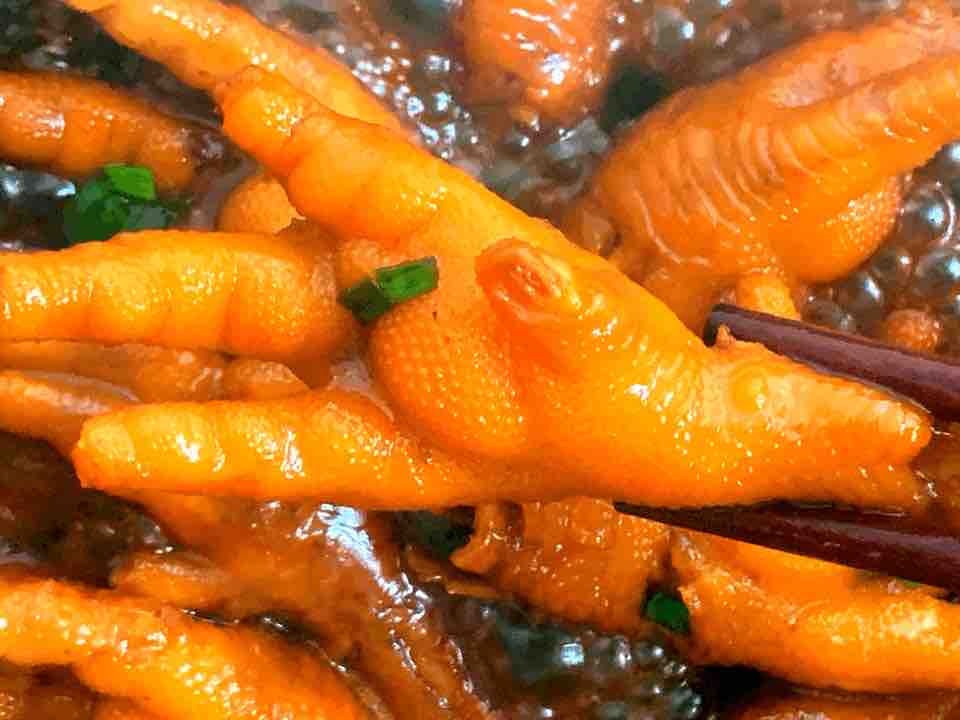 雞爪這樣做，香糯軟爛，好吃到光盤的做法-家常味燒菜譜